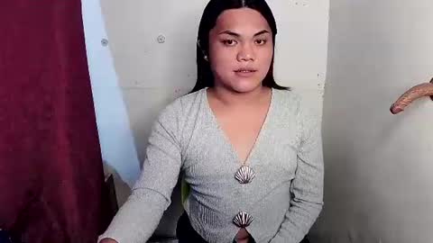 urhottie_bella online show from December 15, 11:06 am