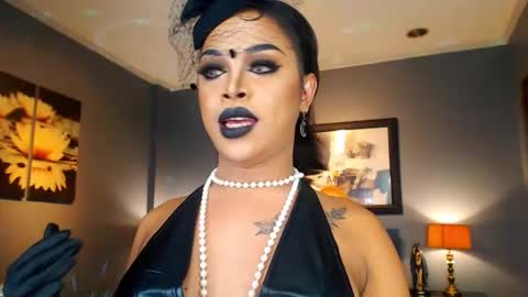 Snapshot of urmajestytyra chatting on October 10, 5:02 am UrMajestyTyra online show from October 10, 5:02 am