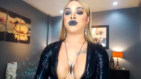 Snapshot of urmajestytyra chatting on February 24, 1:57 am UrMajestyTyra online show from February 24, 1:57 am