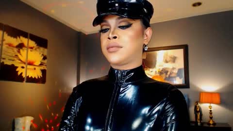 Snapshot of urmajestytyra chatting on September 10, 2:01 am UrMajestyTyra online show from September 10, 2:01 am