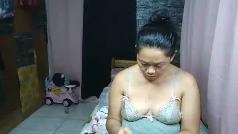 urpinay_singlemother online show from October 31, 9:59 pm