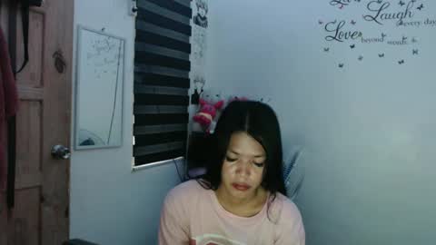 Snapshot of urpreciouspinayxxx chatting on March 3, 1:21 am hi im kim online show from March 3, 1:21 am