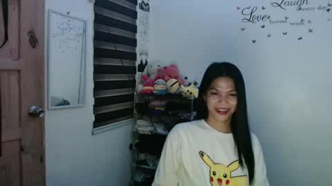 Snapshot of urpreciouspinayxxx chatting on February 10, 2:41 am hi im kim online show from February 10, 2:41 am