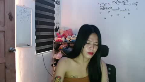 Snapshot of urpreciouspinayxxx chatting on February 13, 2:23 am hi im kim online show from February 13, 2:23 am