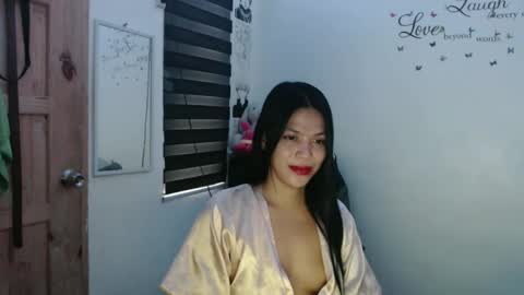 Snapshot of urpreciouspinayxxx chatting on February 18, 2:49 am hi im kim online show from February 18, 2:49 am