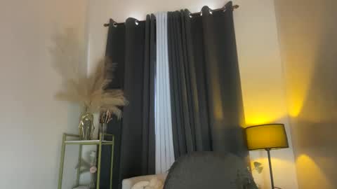 urpretty_girl online show from February 6, 6:06 am