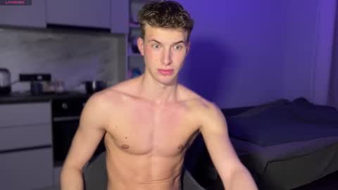 Snapshot of ursaotome chatting on October 31, 12:22 am ursaotome online show from October 31, 12:22 am