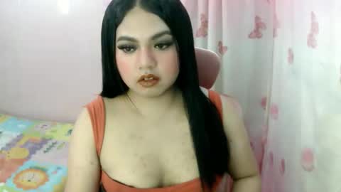 Snapshot of urslut_max chatting on October 9, 11:59 am maxie online show from October 9, 11:59 am