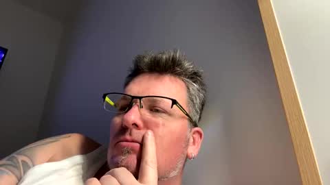 Snapshot of usernamehey chatting on February 3, 11:47 pm HeyMic online show from February 3, 11:47 pm