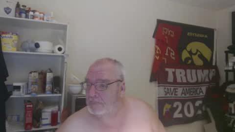 Snapshot of usgoober chatting on January 14, 3:22 am Eric online show from January 14, 3:22 am