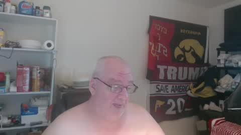 Snapshot of usgoober chatting on February 24, 11:21 am Eric online show from February 24, 11:21 am