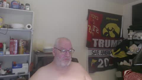 Snapshot of usgoober chatting on February 24, 2:40 am Eric online show from February 24, 2:40 am