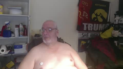 Snapshot of usgoober chatting on February 18, 2:38 am Eric online show from February 18, 2:38 am