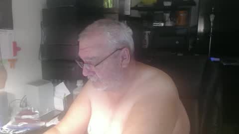 Snapshot of usgoober chatting on October 19, 1:49 pm Eric online show from October 19, 1:49 pm