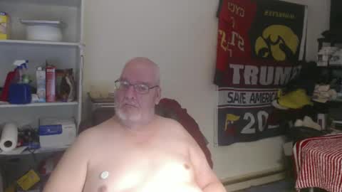 Snapshot of usgoober chatting on February 19, 3:28 am Eric online show from February 19, 3:28 am