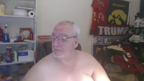 Snapshot of usgoober chatting on February 4, 5:31 am Eric online show from February 4, 5:31 am