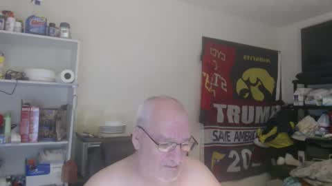 Snapshot of usgoober chatting on February 25, 3:31 am Eric online show from February 25, 3:31 am