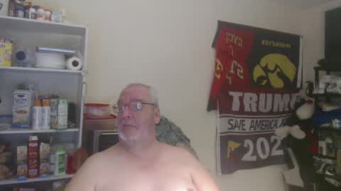 Snapshot of usgoober chatting on January 18, 4:37 am Eric online show from January 18, 4:37 am