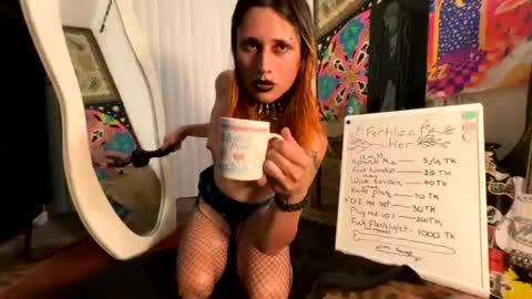 uwumaggot online show from June 25, 3:47 am