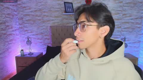 UYUKIE online show from November 3, 11:11 am