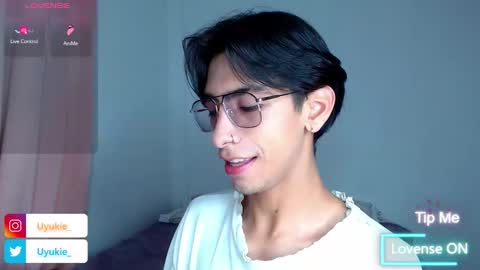 Uki online show from November 19, 12:54 am