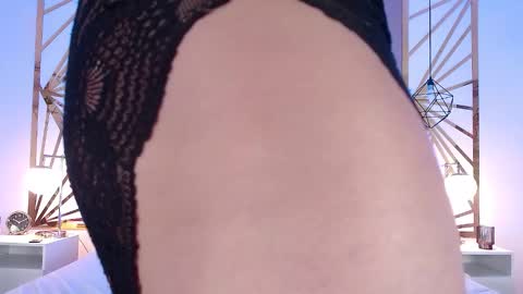 Snapshot of vaaleriee_miller_ chatting on January 22, 7:24 pm valeriee miller online show from January 22, 7:24 pm