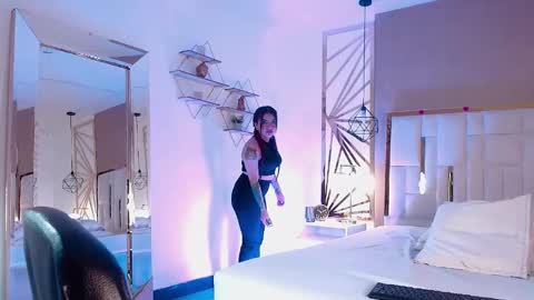 Snapshot of vaaleriee_miller_ chatting on February 24, 8:58 pm valeriee miller online show from February 24, 8:58 pm