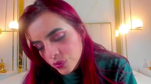 Snapshot of vaaleriee_miller_ chatting on January 14, 7:00 pm valeriee miller online show from January 14, 7:00 pm