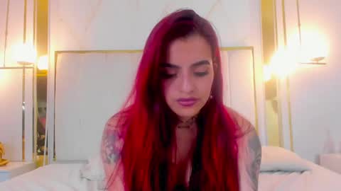 Snapshot of vaaleriee_miller_ chatting on January 14, 1:15 am valeriee miller online show from January 14, 1:15 am