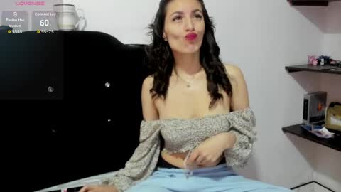 valemorales413 online show from March 31, 2:06 pm