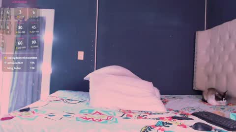 IG-valen mendoza99  twitter valenthompson99 online show from December 14, 1:17 am