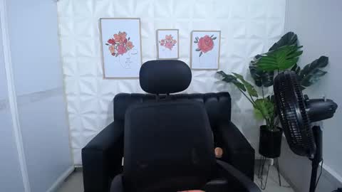 Snapshot of valentina_mature chatting on March 8, 7:05 am Valentina online show from March 8, 7:05 am