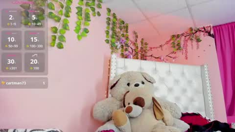 valentinee_xo online show from July 9, 7:23 am