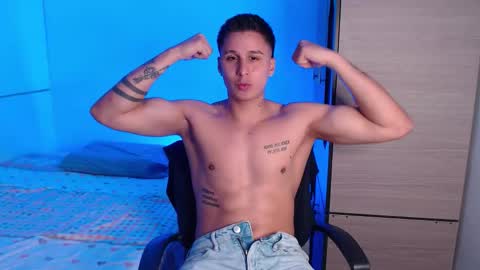 Snapshot of valentinosex_1 chatting on September 14, 6:31 pm VALENTINO online show from September 14, 6:31 pm