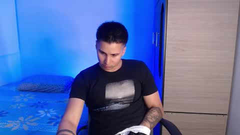 Snapshot of valentinosex_1 chatting on October 20, 11:21 pm VALENTINO online show from October 20, 11:21 pm