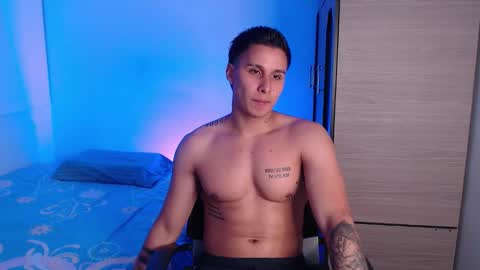 Snapshot of valentinosex_1 chatting on October 1, 1:27 am VALENTINO online show from October 1, 1:27 am