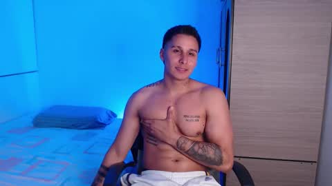 Snapshot of valentinosex_1 chatting on September 15, 10:44 pm VALENTINO online show from September 15, 10:44 pm