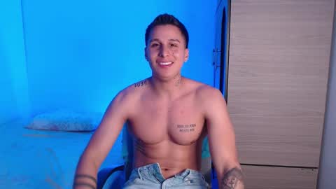 Snapshot of valentinosex_1 chatting on October 2, 11:03 pm VALENTINO online show from October 2, 11:03 pm