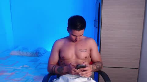 Snapshot of valentinosex_1 chatting on October 3, 11:46 pm VALENTINO online show from October 3, 11:46 pm