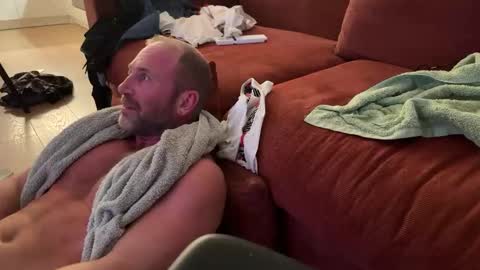 Couple online show from December 8, 8:04 pm