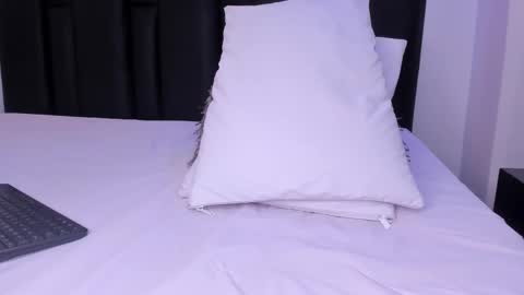 Snapshot of valeri_tafur chatting on February 28, 1:47 pm valeri_tafur online show from February 28, 1:47 pm