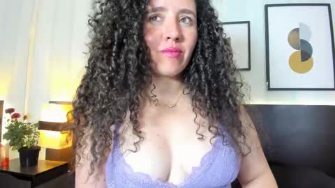 Snapshot of valeriaa_soler chatting on February 11, 4:02 pm Valeria online show from February 11, 4:02 pm