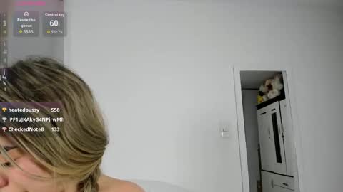 Snapshot of valerialoren chatting on October 18, 4:49 am valerialoren online show from October 18, 4:49 am