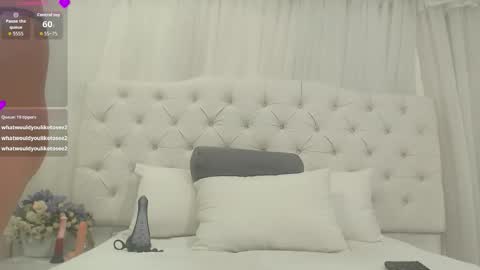 Snapshot of valerik_cano chatting on October 7, 8:05 pm valeria111111 online show from October 7, 8:05 pm