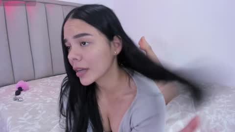 Cris  online show from March 4, 4:52 pm