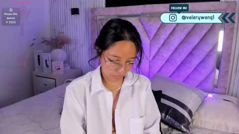 Val online show from December 22, 1:29 pm