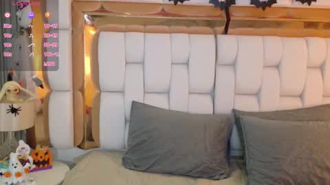 Valkiria moore  online show from October 19, 8:13 pm