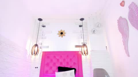 Vallolet Peach  online show from February 14, 11:31 am