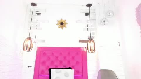 Vallolet Peach  online show from March 9, 11:03 am