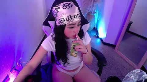 vallolett__ online show from January 13, 9:00 pm